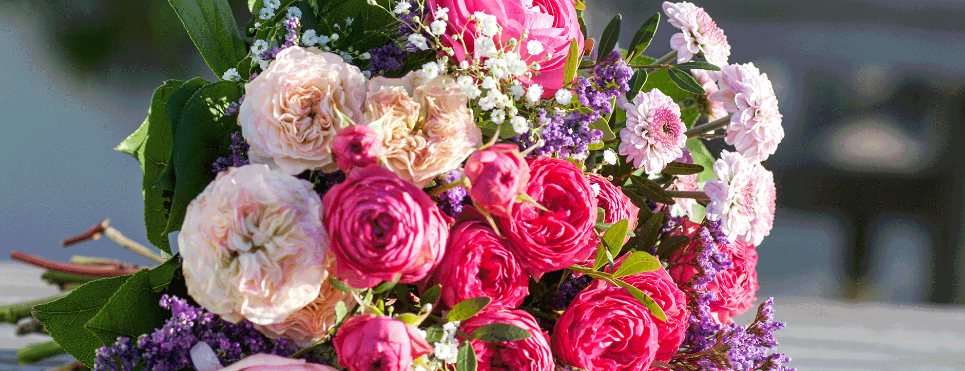 Alt-Text (Deutsch):
Bunter Gute-Besserung-Blumenstrauß mit individuellen Add-ons.