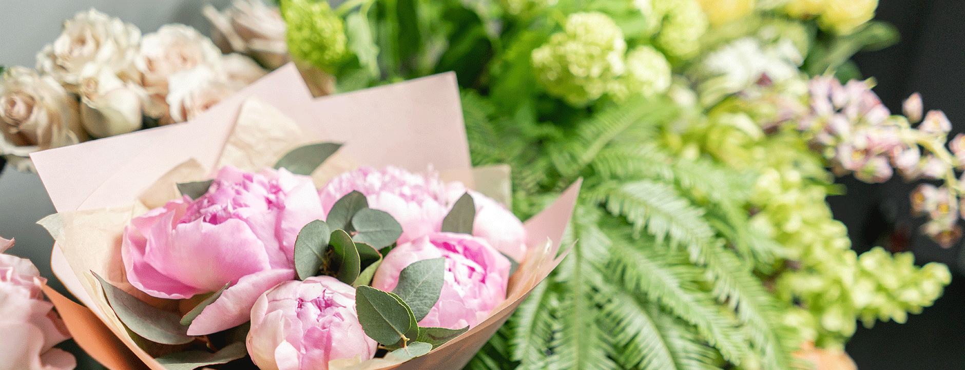Frischer Blumenstrauß mit rosa Pfingstrosen zum Blumen zum Geburtstag verschicken in München