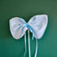 Blauer Babylatz Einstecker, Add-on - Its a Baby mit Satinband, perfekt für Blumenversand zur Geburt eines Jungen.