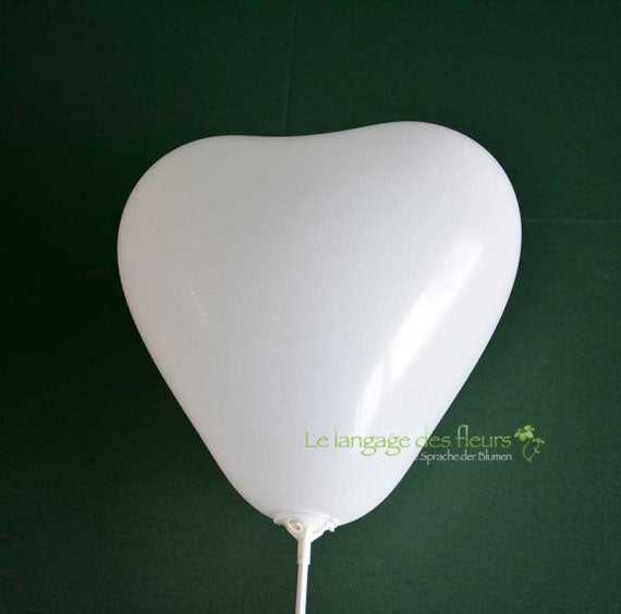 Weißer Herzluftballon als Addon für Blumenstrauß