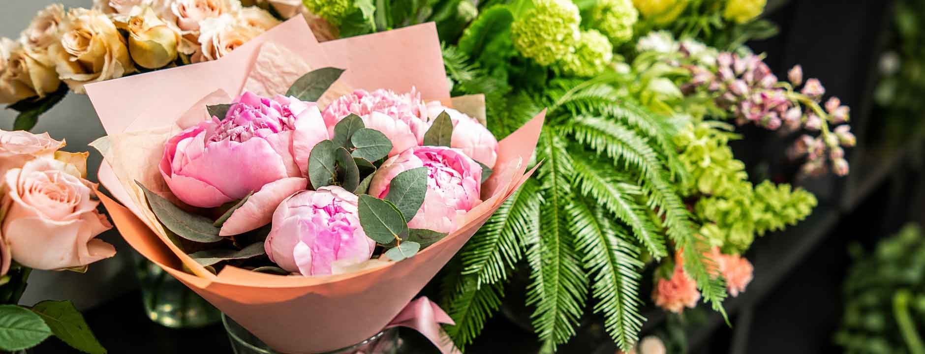 Frischer Blumenstrauß mit rosa Pfingstrosen zum Blumen zum Geburtstag verschicken in München