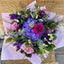 Lila Blumenstrauß als stilvolles Blumengeschenk in München