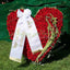 Grabgesteck rote Rosen Herz – Elegante Trauerdekoration