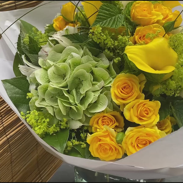 Frischer gelber Blumenstrauß in sonnigen Farbtönen – handgebunden in München