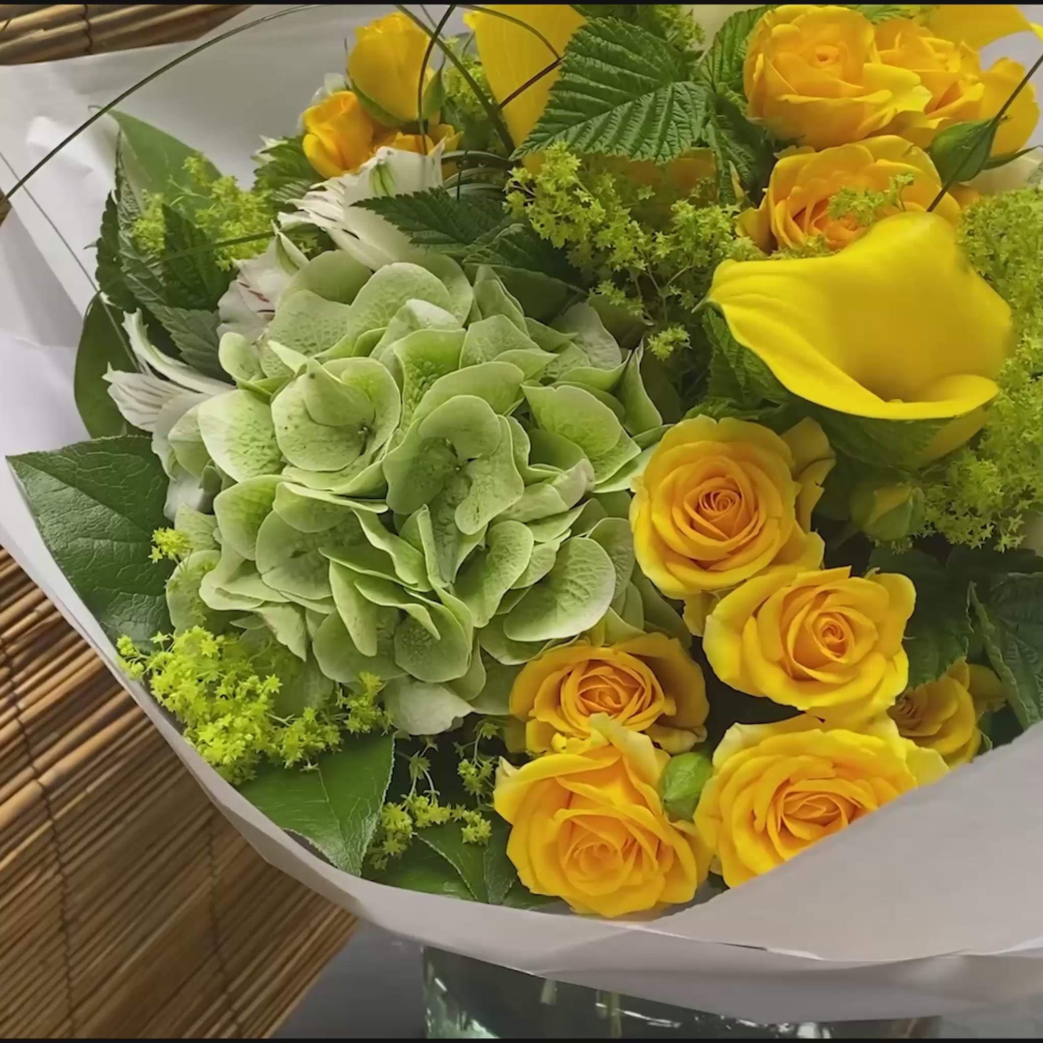 Frischer gelber Blumenstrauß in sonnigen Farbtönen – handgebunden in München